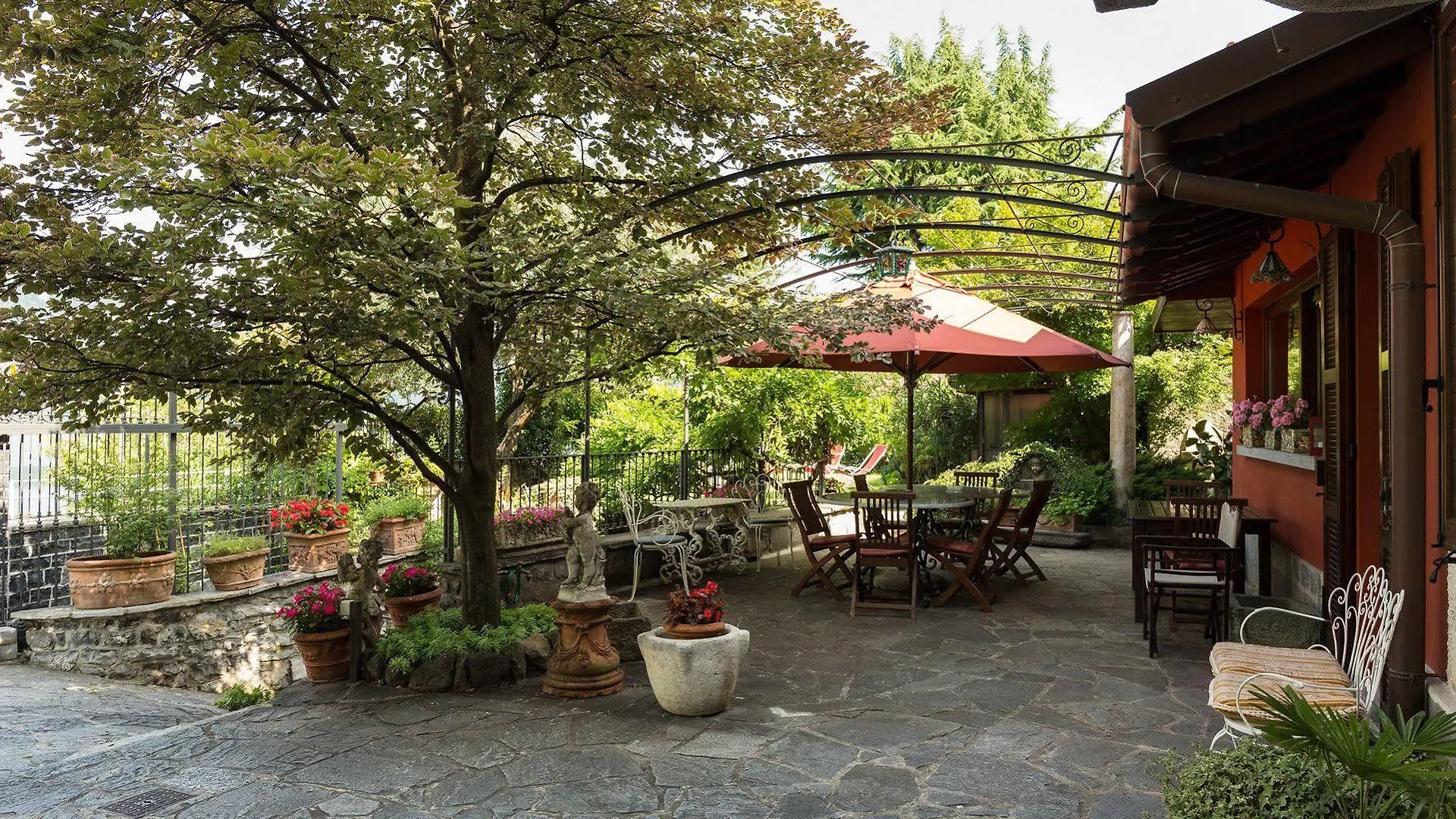 B&B - Foresteria - Frontelago Lake Como 만델로델라리오 2*,  이탈리아